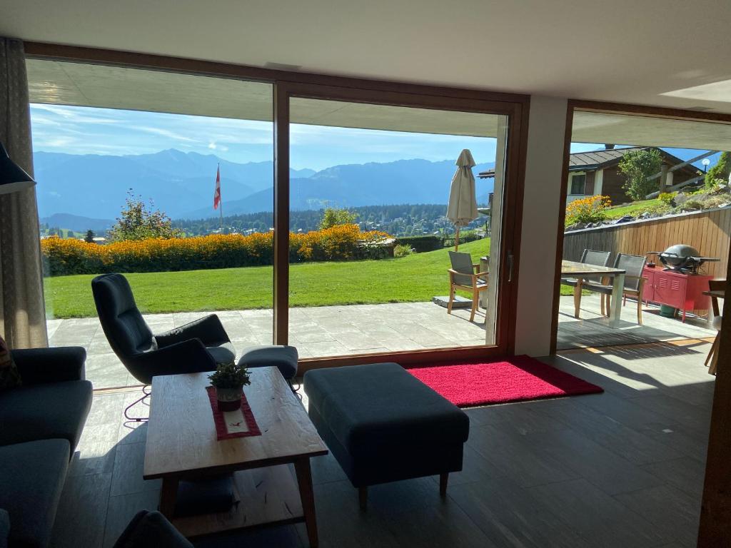 Casa Admisa, spektakuläre Aussicht, Ski in and out, hochwertige Einrichtung, Valserstein und Eiche - 2