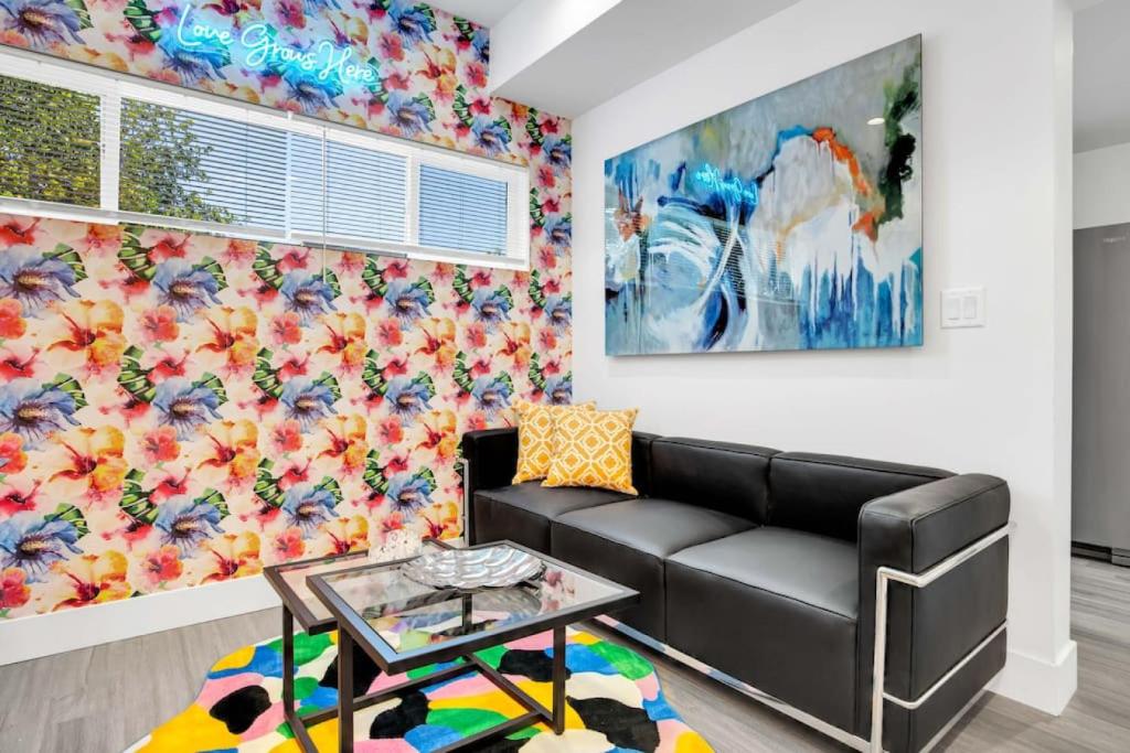 Lovely 2BR in N Hollywood near Burbank Airport