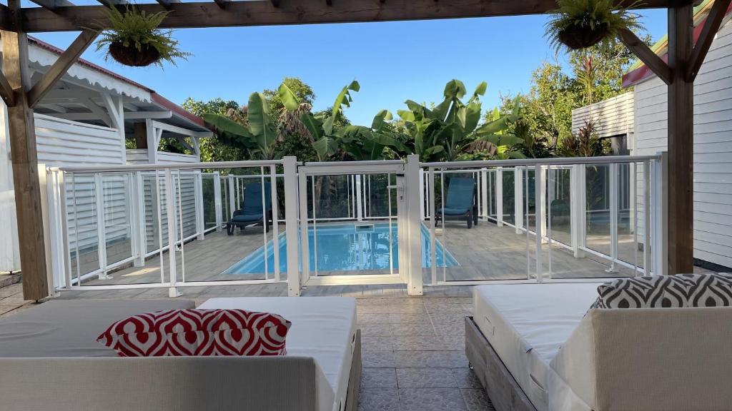 River Side, Sainte-Rose