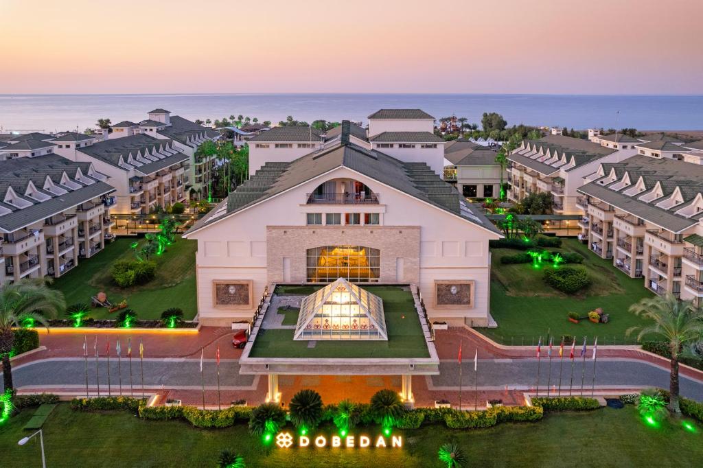 Dobedan Exclusive Hotel & Spa ''Ex Brand Alva Donna Exclusive Hotel & Spa'' — Hotel building in Boğazkent