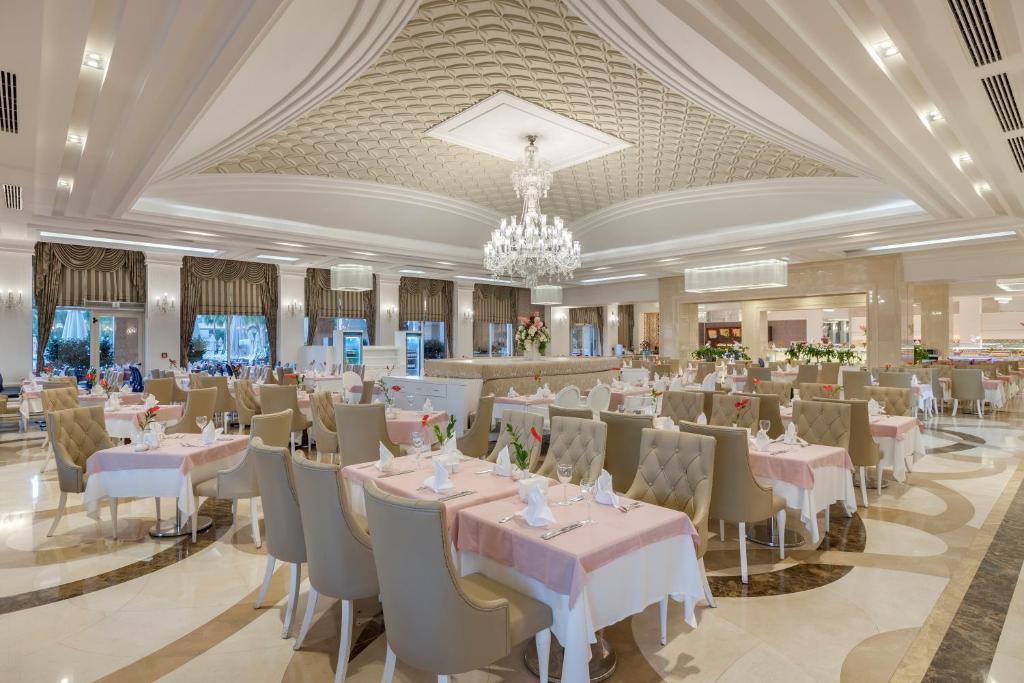 Dobedan Exclusive Hotel & Spa ''Ex Brand Alva Donna Exclusive Hotel & Spa'' — Restaurant & bars in Boğazkent