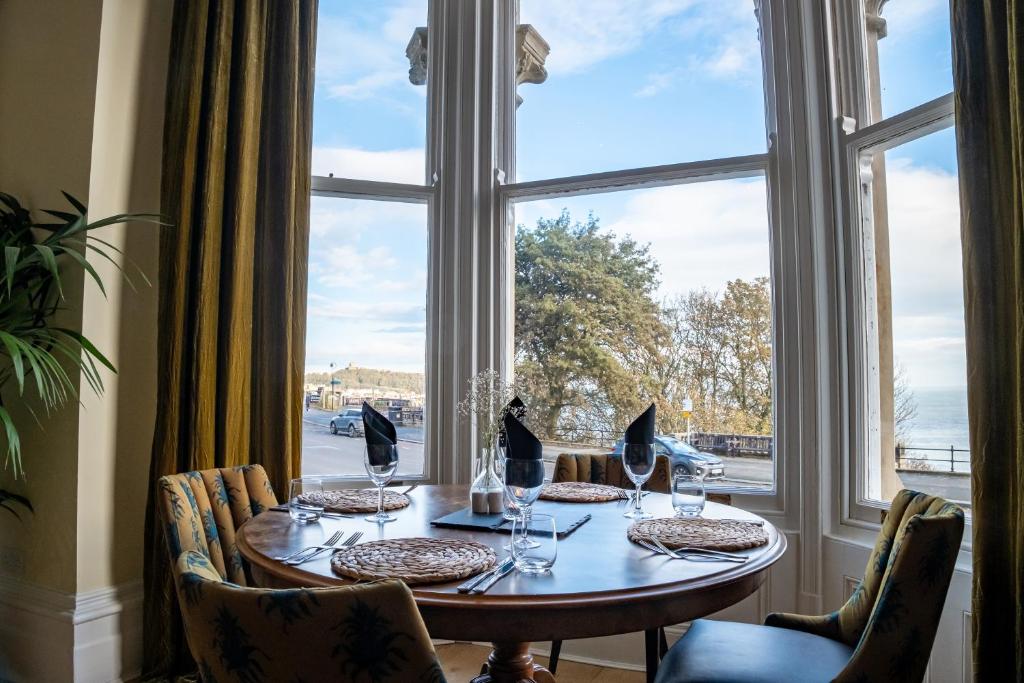Restaurant, Weston Hotel in Scarborough