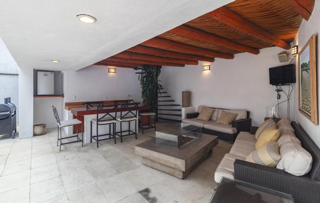 Top location with private pool - 5