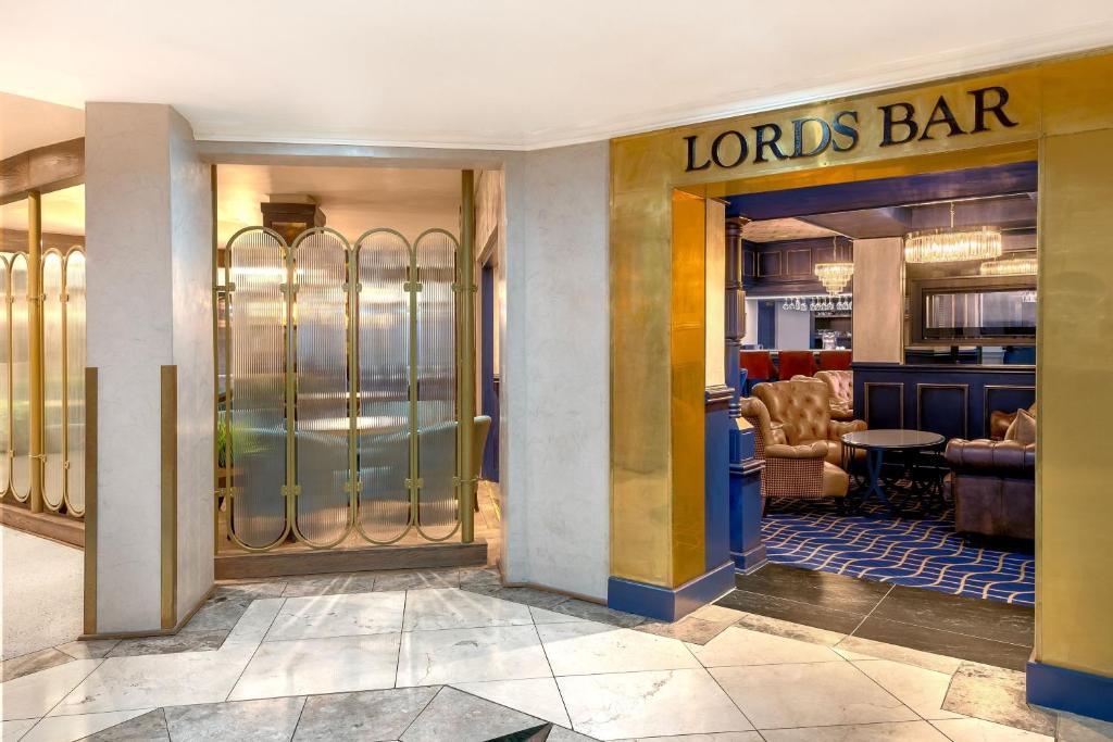 bar/salon