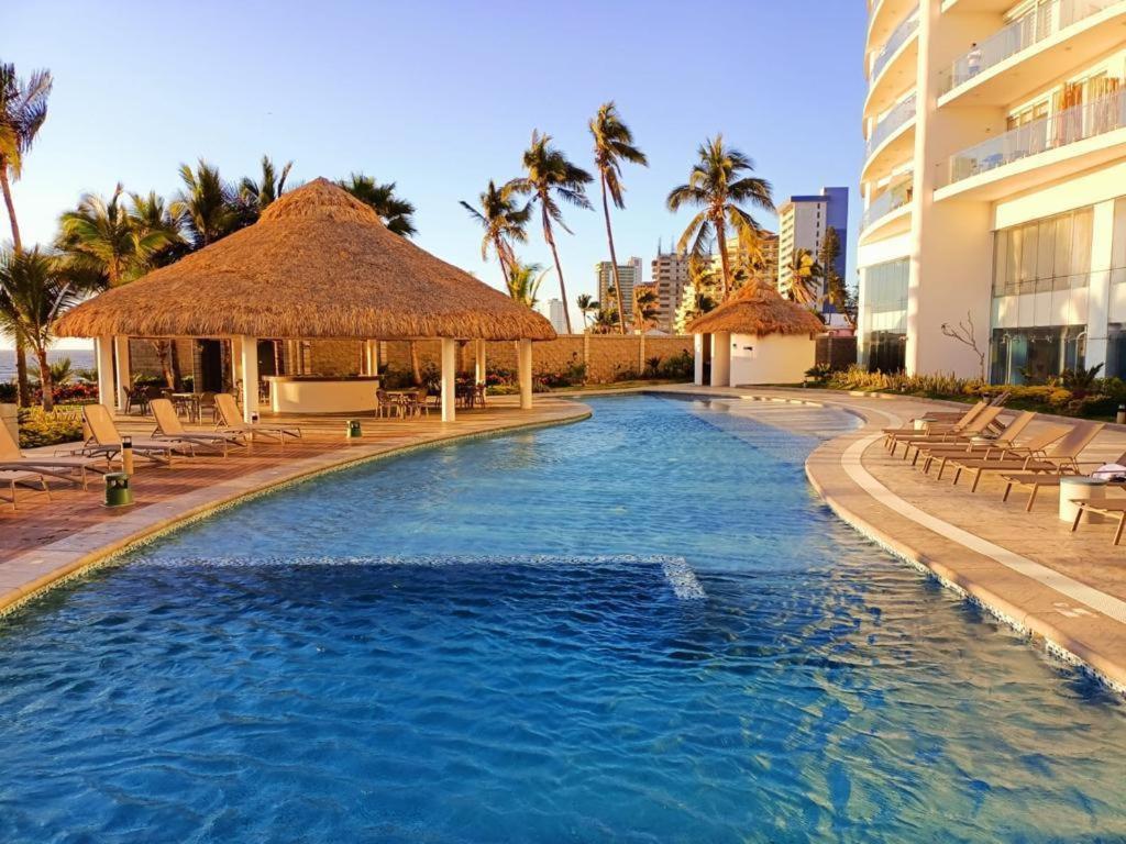 Camino al Mar Apartment with Amazing View of the Ocean, Beach and Swimming Pool - 2