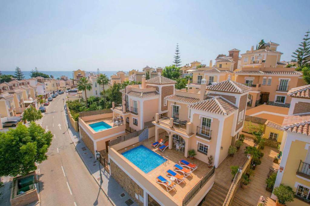 Villa Reyes by Villa Plus - 4
