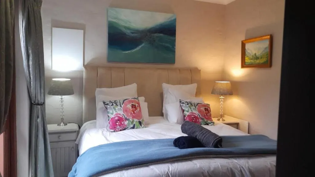 Firefly Cottage: Cosi nest tucked away in garden, hotel in Kenton on Sea