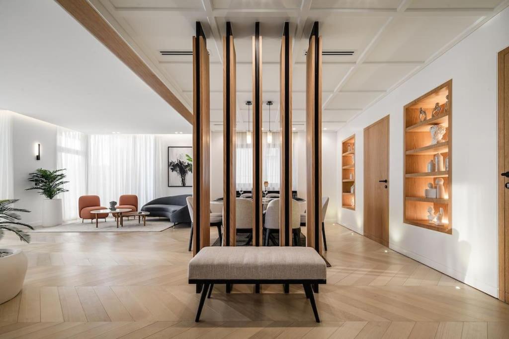 The Hidden GEM !, Káhira