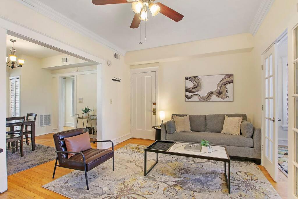 Cozy & Inviting 2BR Apartment - Sunnyside 3F, Chicago