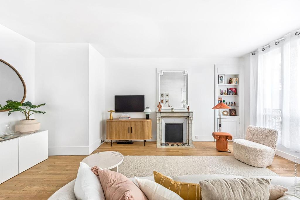 Marais - Montmorency 2bdr by B'Your Home - 4