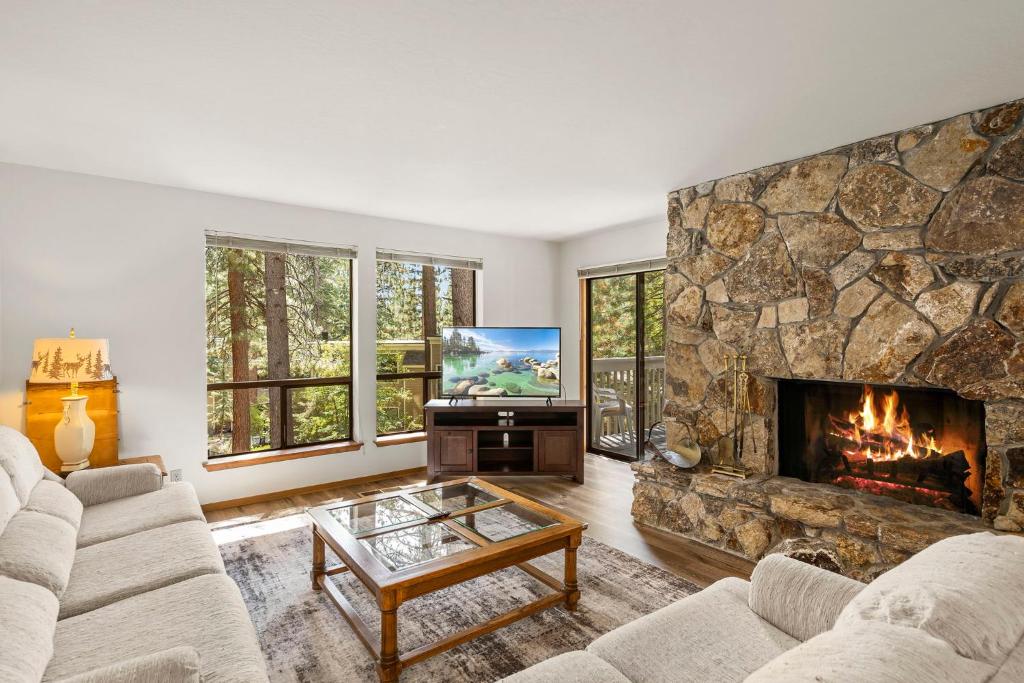 1 Sky Lake - walk to town, Incline Village