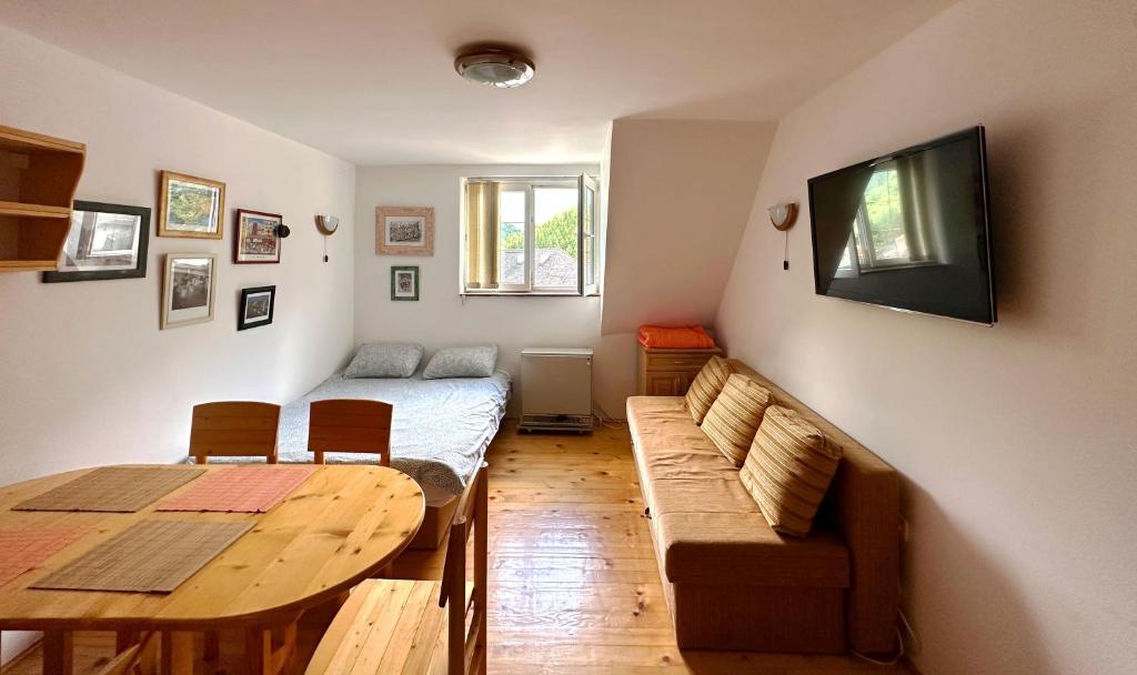 Brzeće - Bele staze Nikola, Brzeće