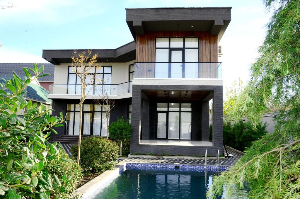 Villa Wolverine, Gabala