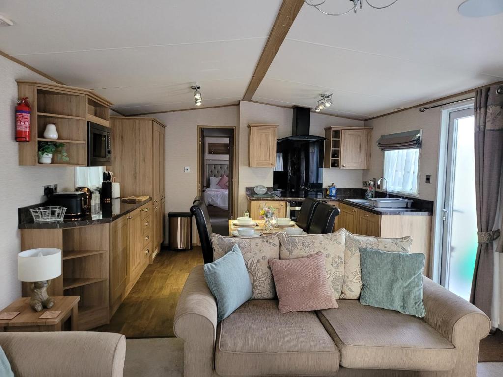 New Forest Premium Holiday Home, Hoburne Bashley photo 2