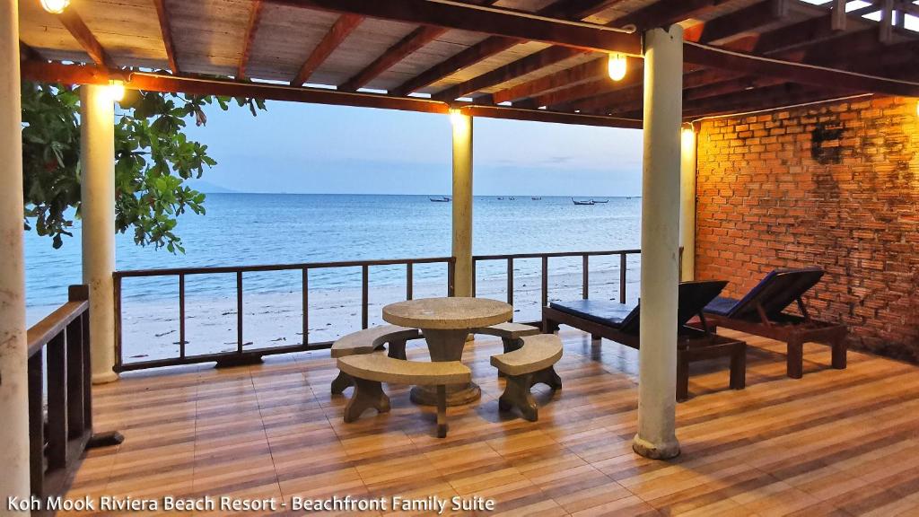 Balcony/terrace, Koh Mook Riviera Beach Resort in Trang