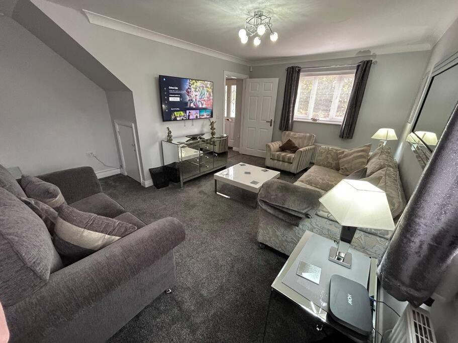 Spacious House To Accommodate 6, Willaston