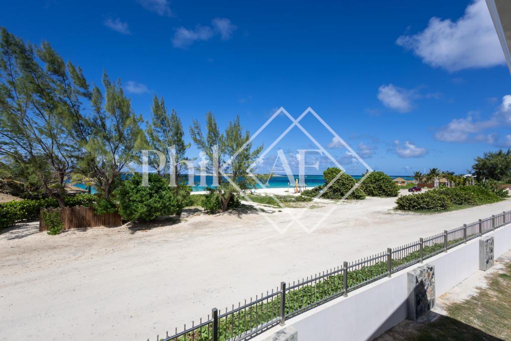 Beautiful 4,5 bed-rooms Beach-front Duplex of 189 m2 at Orient Beach, Orient Bay