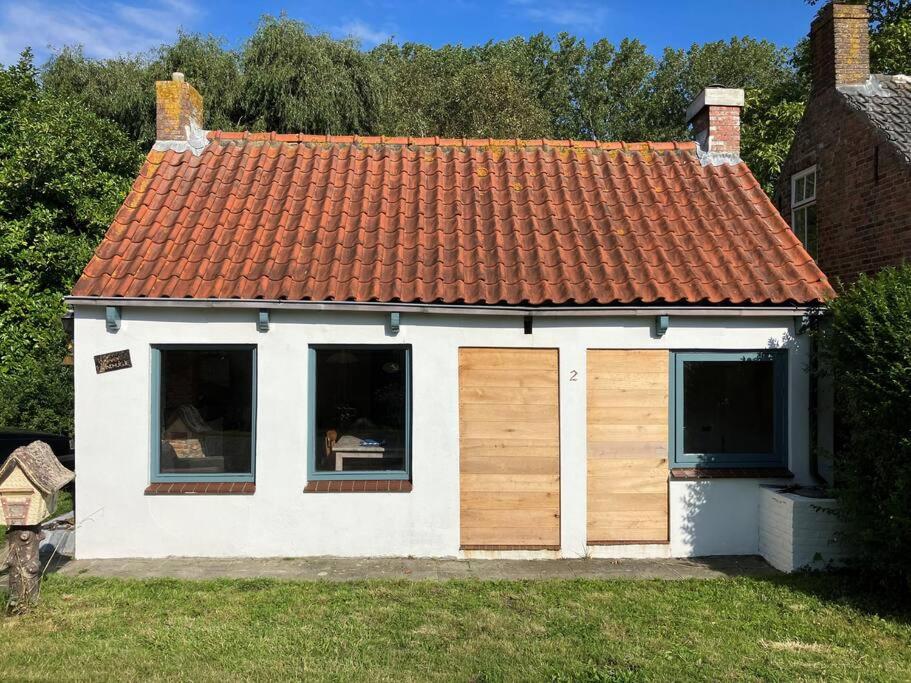 Authentic cottage Sasput, near beaches, Schoondijke