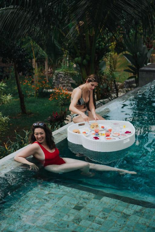 スイミングプール