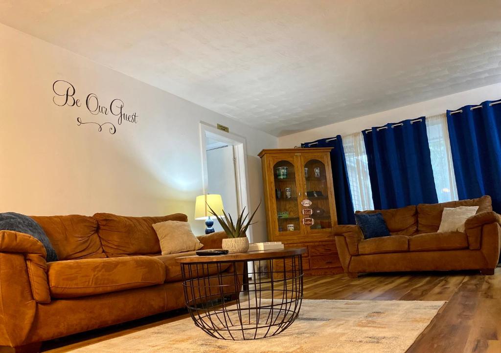 Notre Dame vs USC, 5 BR Ranch Walk to Campus, 2 Full Baths, Game Room, South Bend