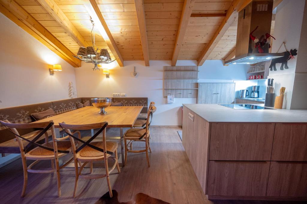 All Seasons Lodge by All in One Apartments - 5