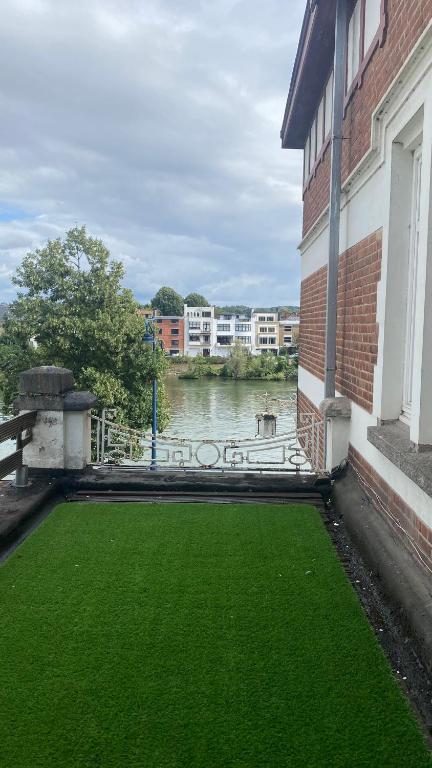 Studio vue sur Meuse