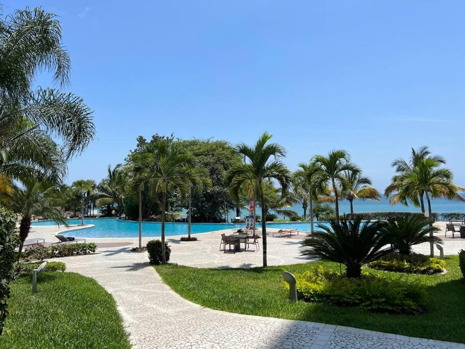Luxury apartment on a beach front building, Manta. - 1