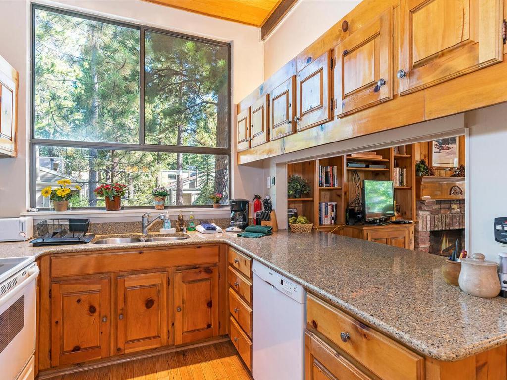 223 Forest Pines short walk to bike path and the Hyatt Casino, Incline Village