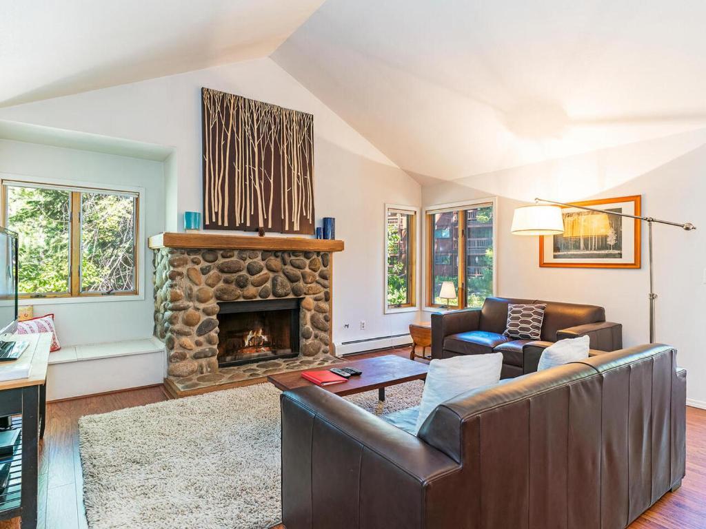 252 McCloud Upper level unit, Incline Village