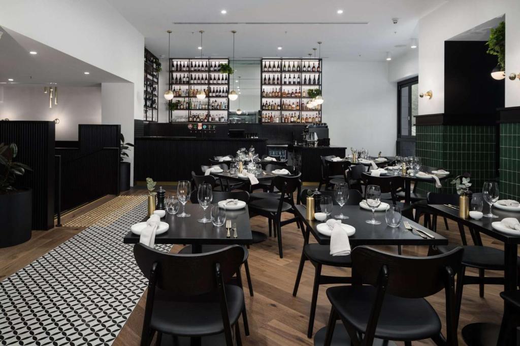 เดอะวิกตอเรีย โฮเทล เมลเบิร์น (The Victoria Hotel Melbourne)