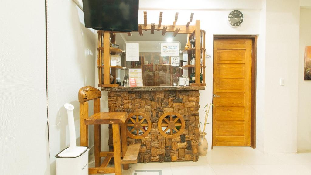 レッドドアーズ プラス @ ジョリーデイズ ホテル ヌエヴァ・エシハ (RedDoorz Plus @ Jollydays Hotel Nueva Ecija) フロント・ロビー