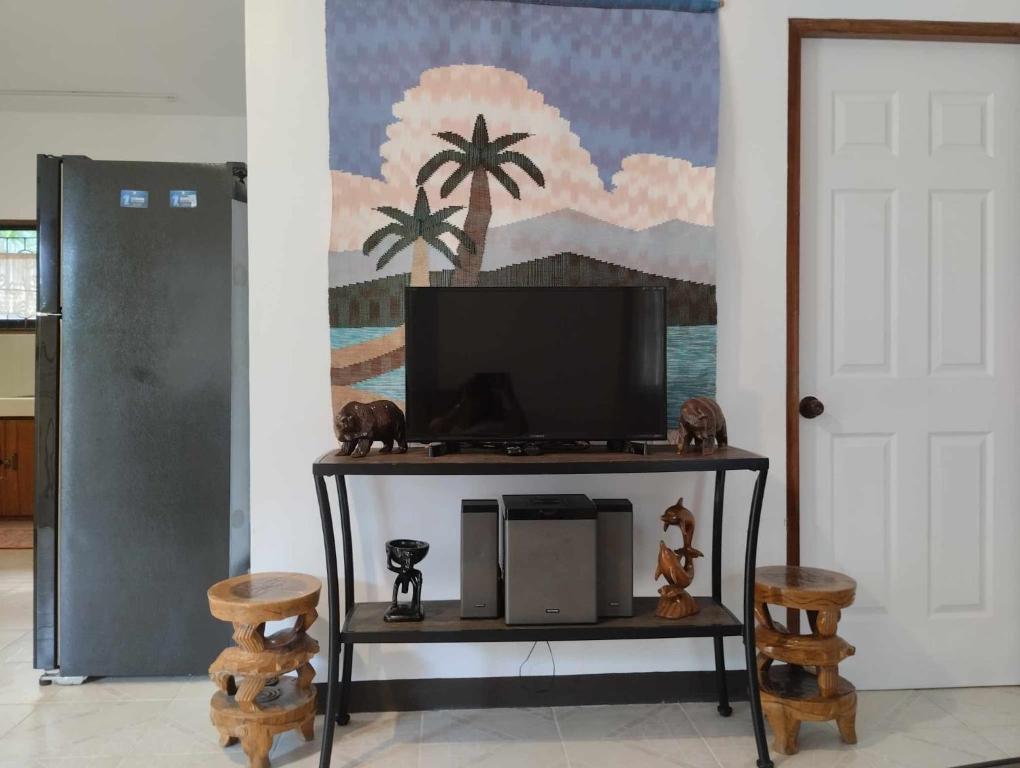 Shared lounge/TV area