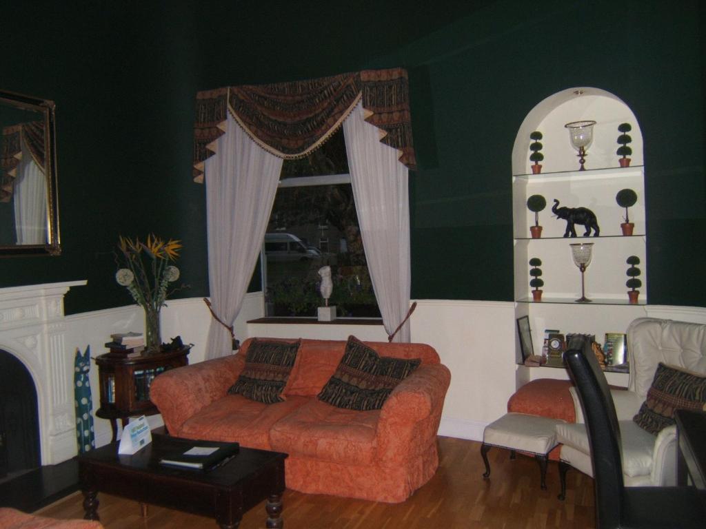 Shared lounge/TV area