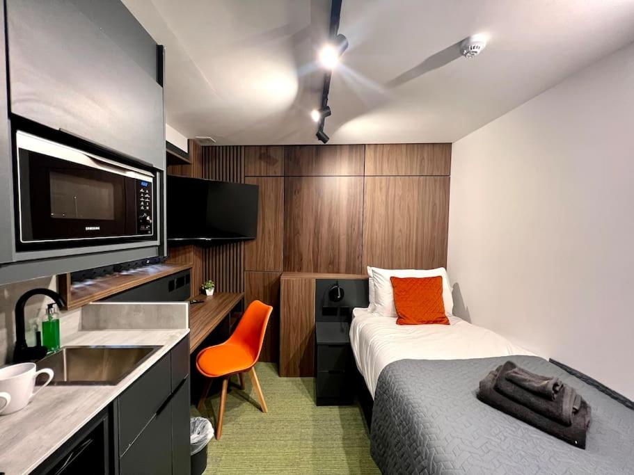 Cosy single bed studio 1A near Royal Infirmary & DMU, Leicester