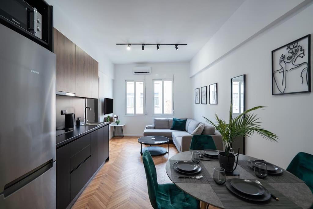 Athens Heart: Downtown Home, Atény