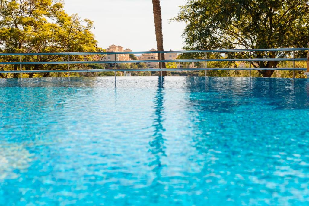 Holiday home, with sea views, south facing and close to the golf course and the beach, in Elviria Hills - 3