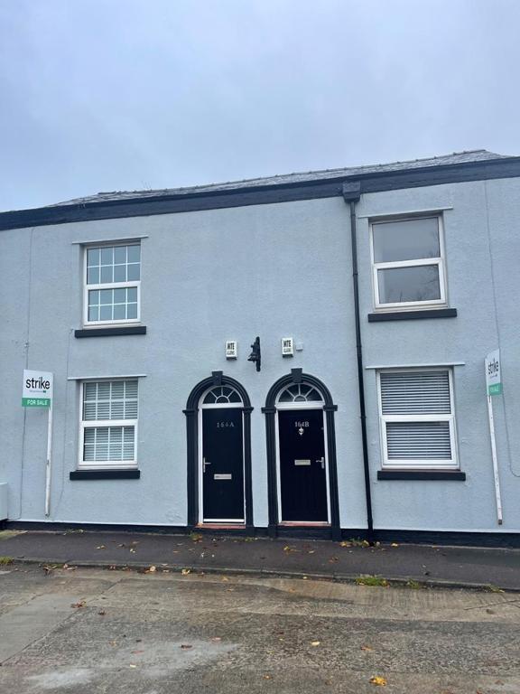 Stylish 3-Bed Gem in Romiley Newly Renovated, En Suite Comfort, Courtyard Charm, and Effortless Parking