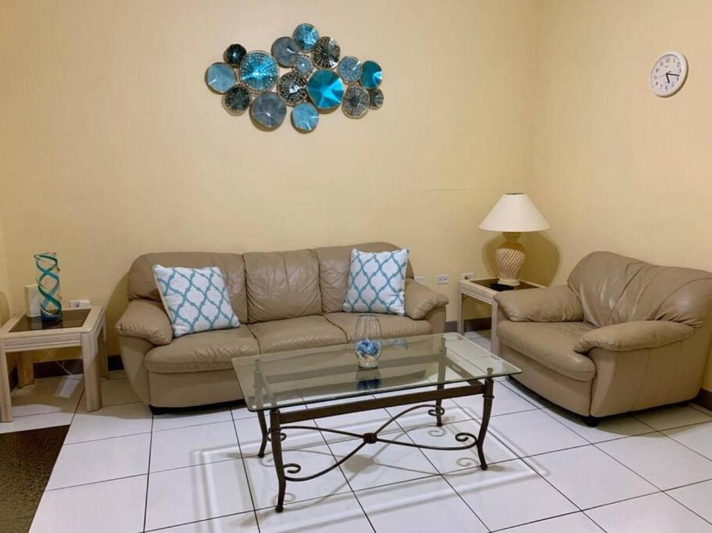 SUITE 2, BLUE PAVILION - Steps to BEACH, West Bay