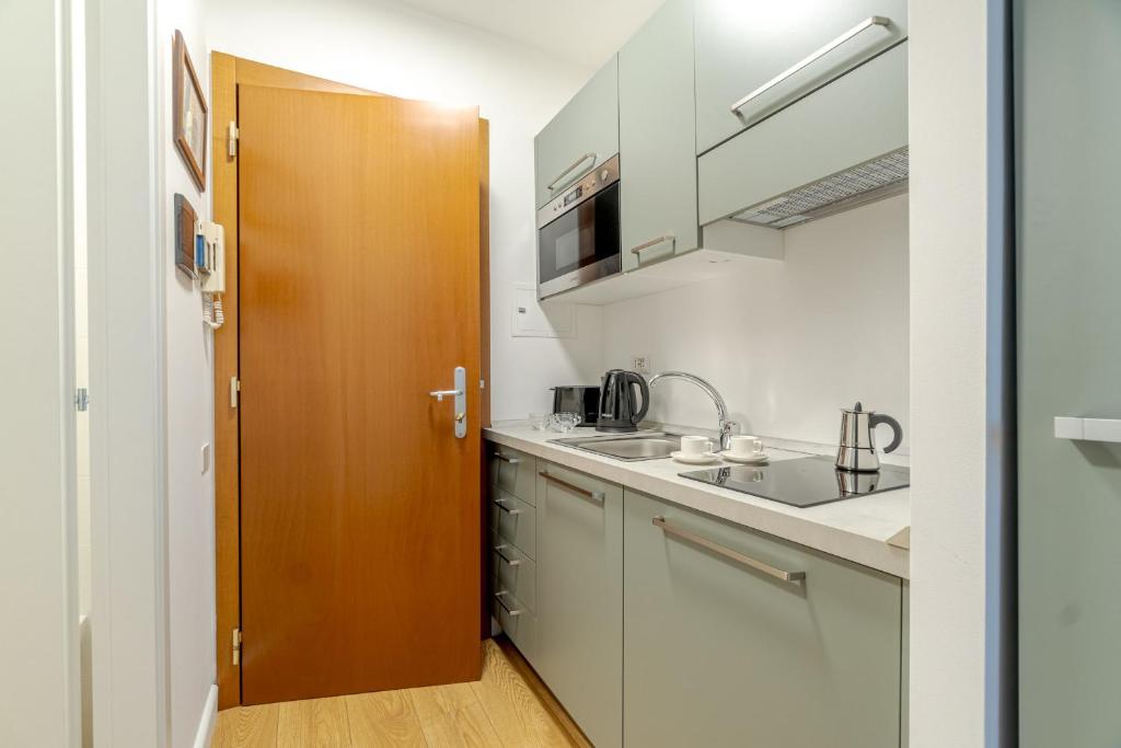 GuestHost - San Salvario & Porta Nuova Modern Mini Studio - 5