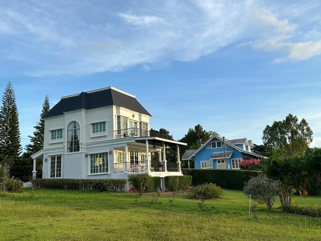 Exterior view, Misty English Cottage in Khao Kho