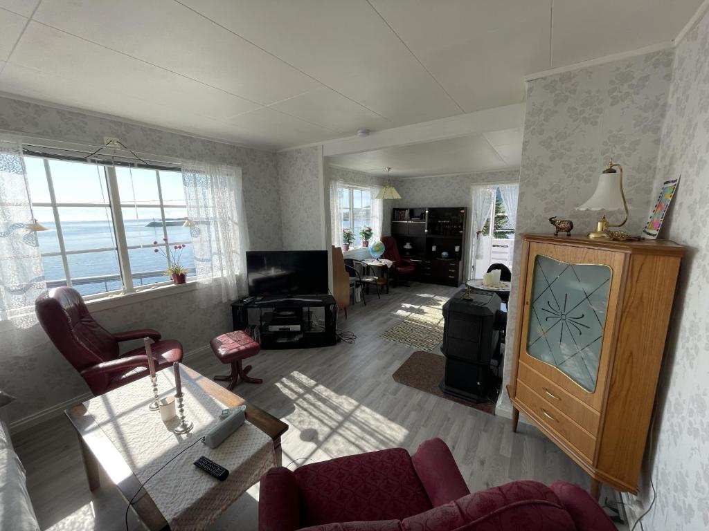 Edith Huset, Moskenes