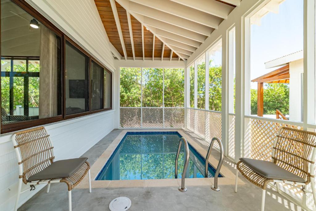 Backroads Sunset + The PoolClub at Mahogany Bay, San Pedro