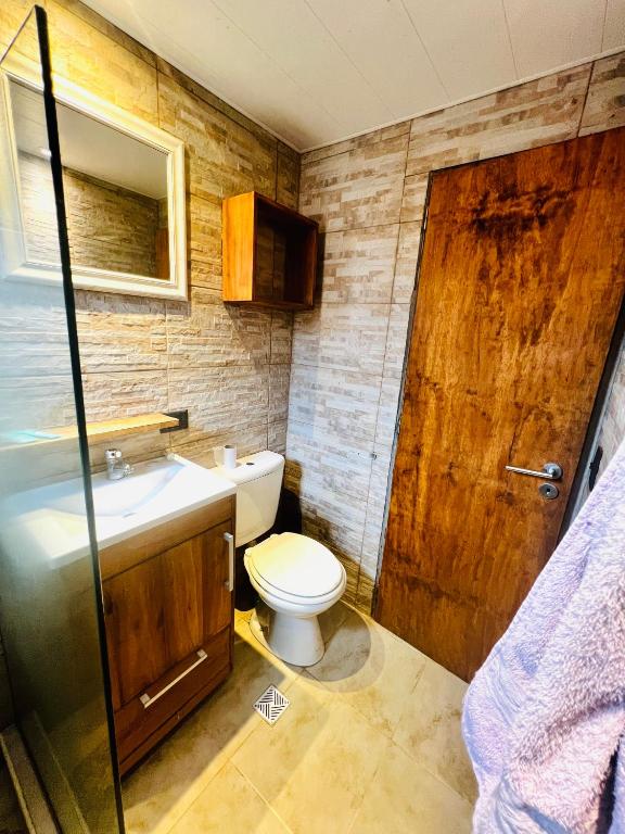 casa jazmín para 4 personas en villa gesell se reserva solo con seña luego de reservar escribime - 2