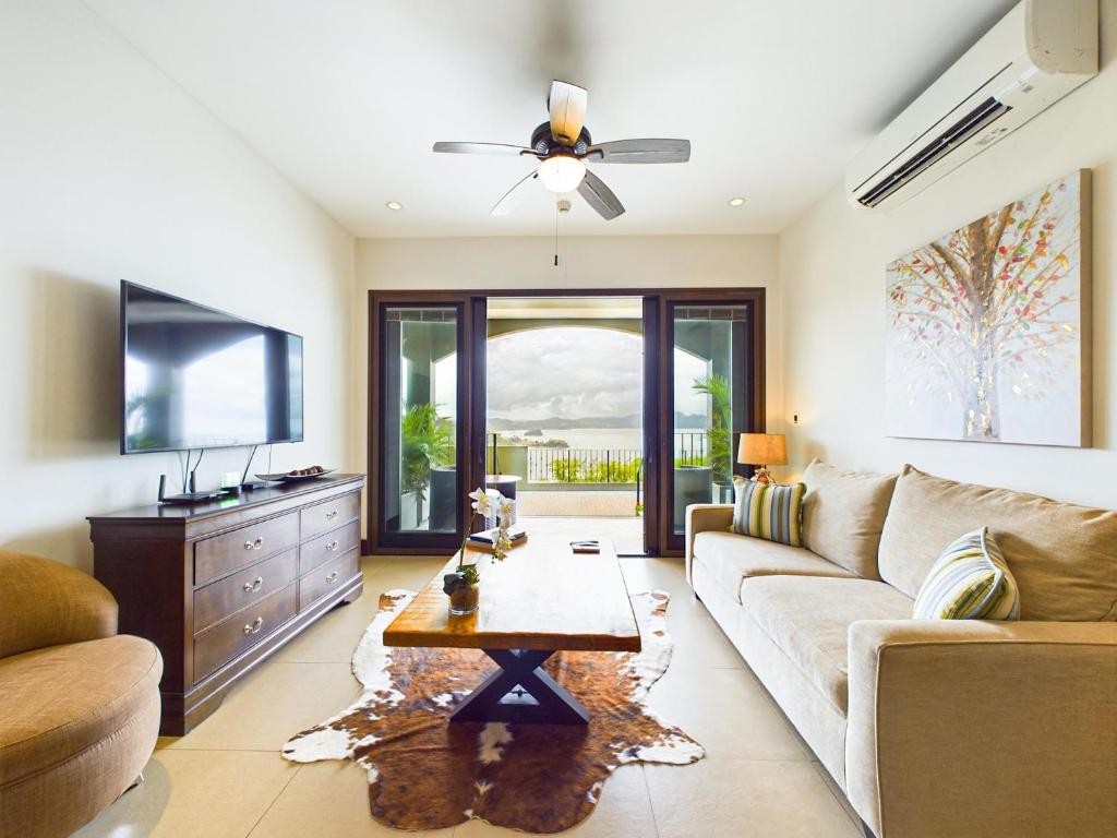 360 Splendor 206-Ocean View Condo-Breakfast Included!, Playa Flamingo