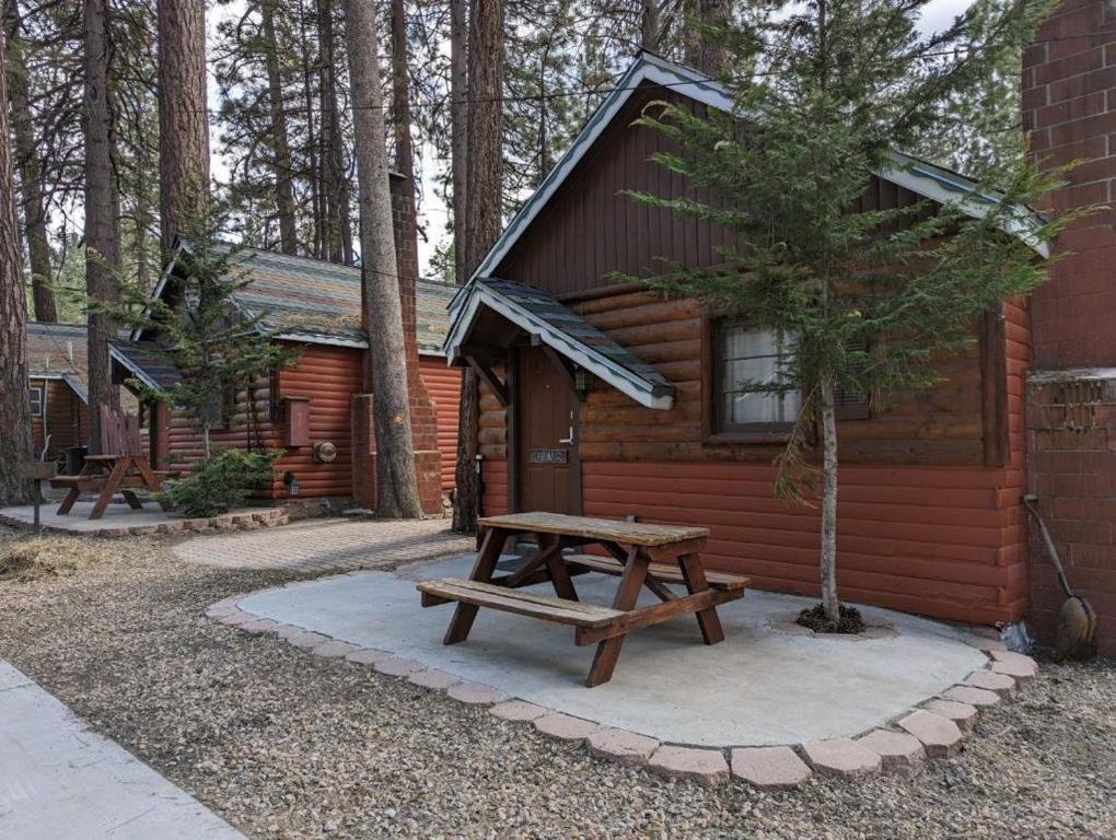 Three Pines Cabins, Big Bear Lake