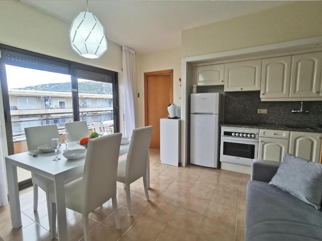 Apartamento en el Centro de Platja d'Aro con Piscina, Terraza y Cerca de la Playa - ES-209-45 - 2