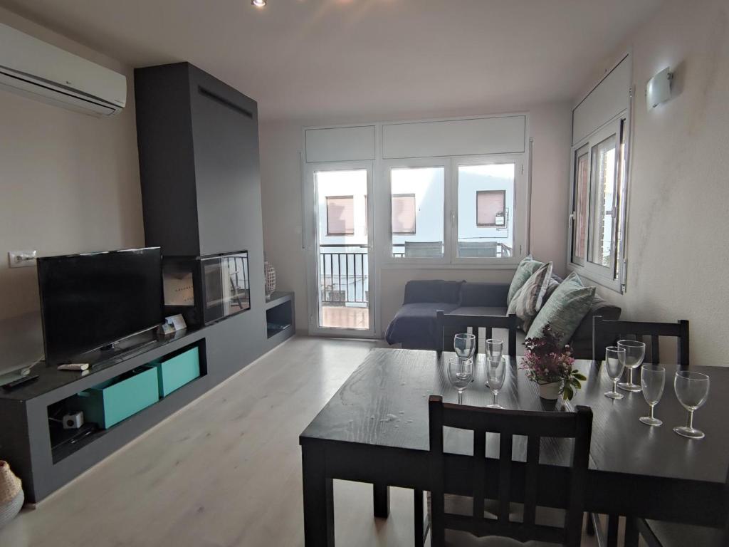 Apartamento acogedor cerca del centro y playa en Platja d'Aro, con balcón y cocina equipada - ES-209-44 - 2