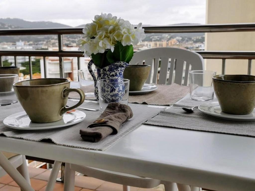 Apartamento en primera línea de mar en Platja d'Aro, tranquilo y soleado, con terraza y parking - ES-209-23 - 1
