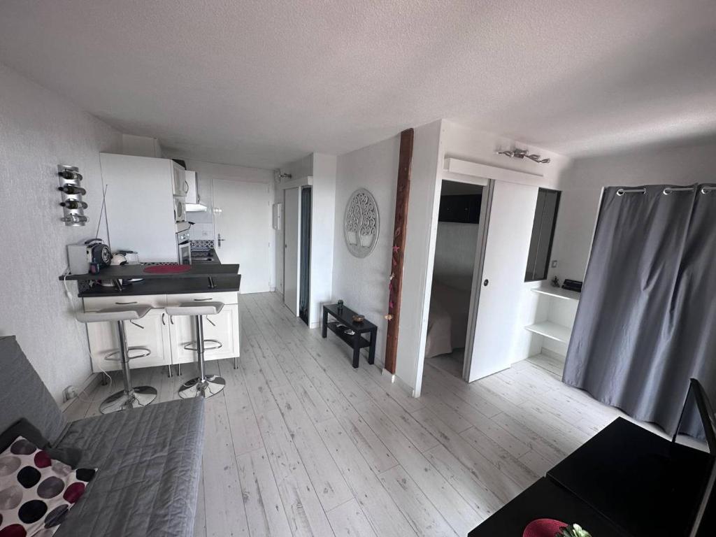 Appartement T2 proche mer avec piscine et parking - FR-1-768-23 - 3