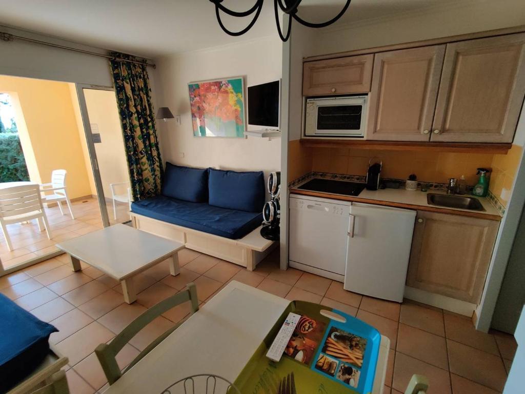 Appartement T2 climatisé avec piscine, proche plage, port, commerces et parking privé - FR-1-768-15 - 3